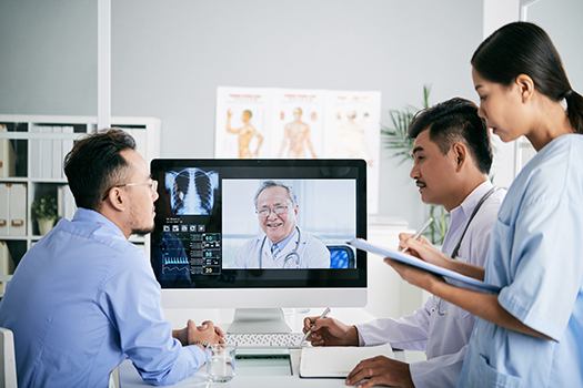 doctors consulting telemedicine